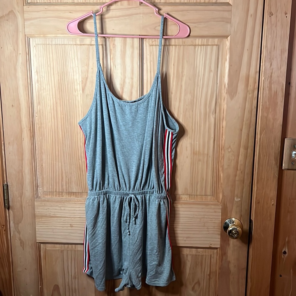 *LAST CHANCE! Donating 4/7* Boohoo Romper